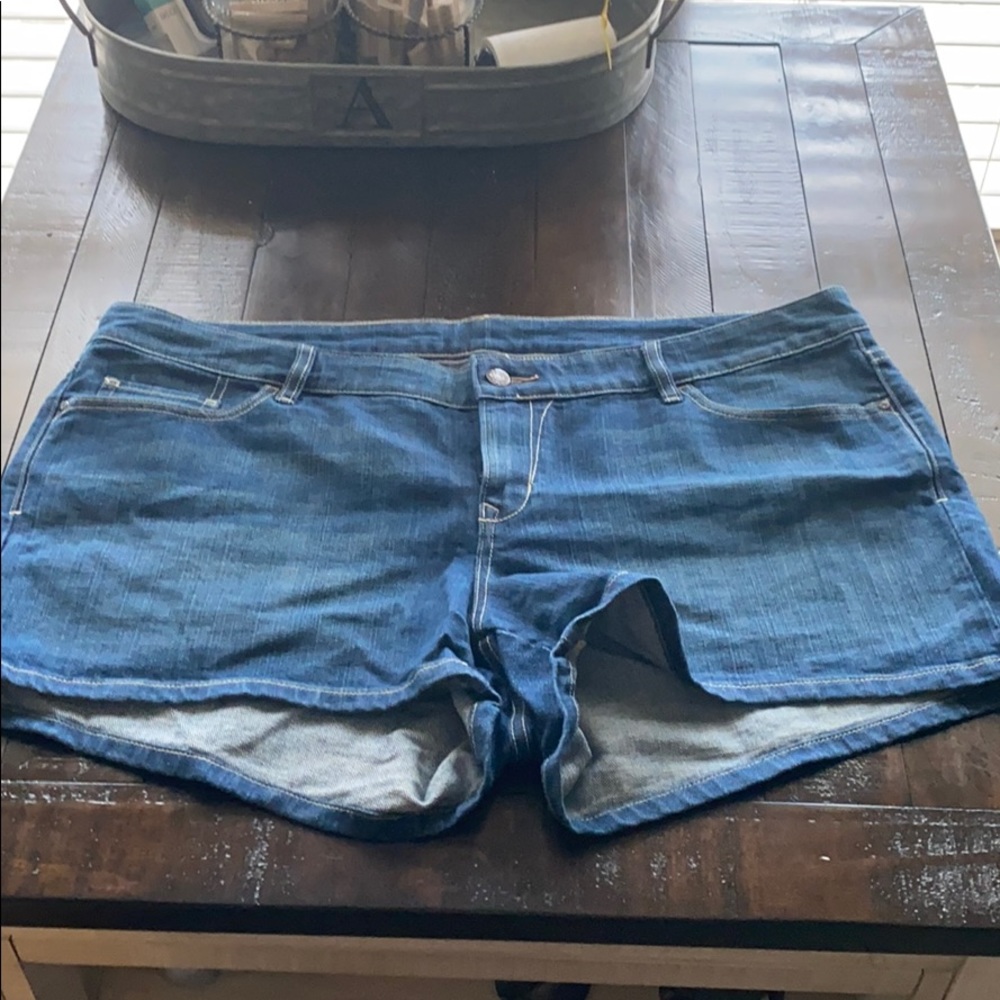 Women’s old navy shorts. NWOT